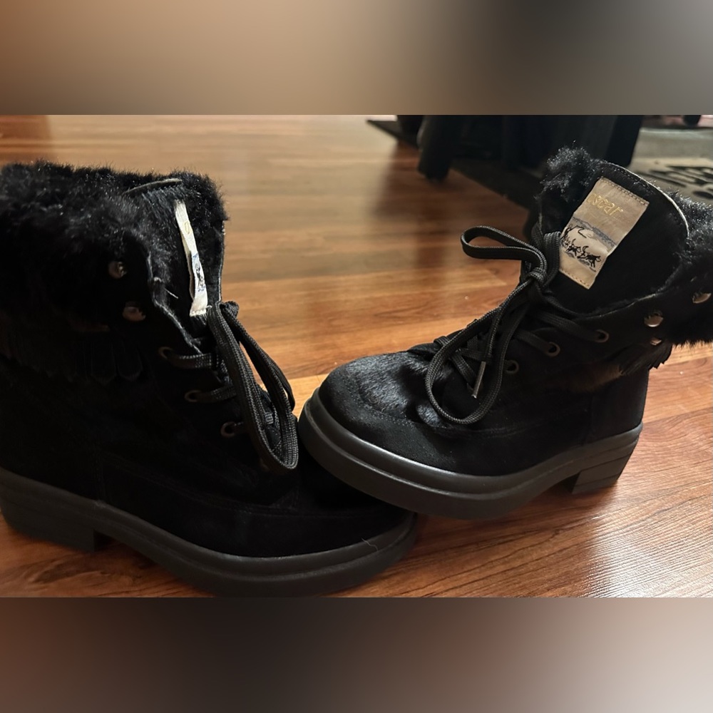 Oscar sport Low Black Boots With Fur Size Women’s European 36=5.5